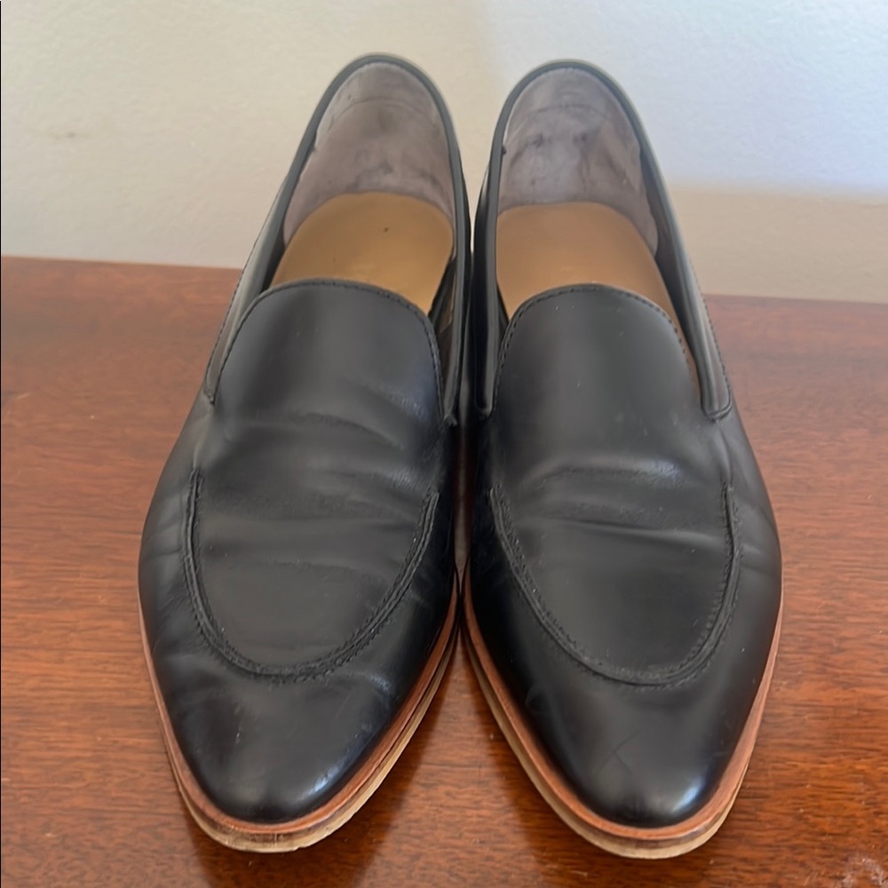 Everlane Black Leather Loafers with Classic Slip-On Design